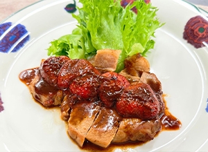 豚肉テキいちごソース